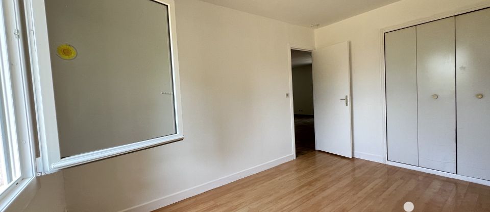 Maison 4 pièces de 111 m² à Serbannes (03700)