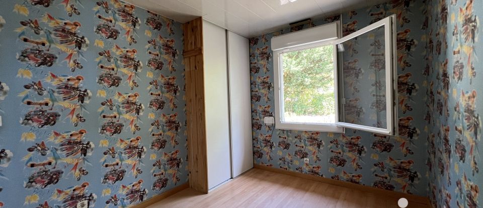 Maison 4 pièces de 111 m² à Serbannes (03700)