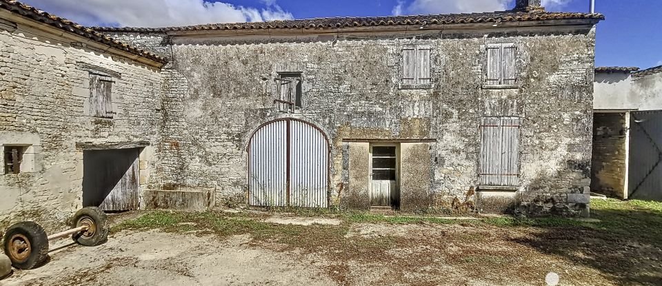 Maison de village 12 pièces de 274 m² à Courbillac (16200)