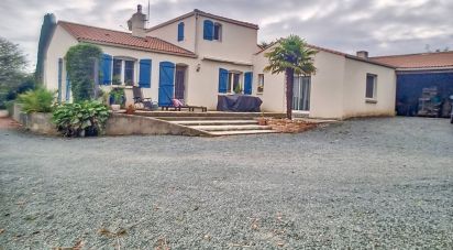 Traditional house 6 rooms of 193 m² in Essarts en Bocage (85140)