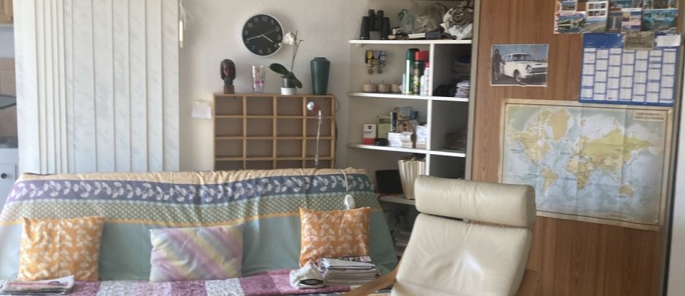 Studio 1 room of 37 m² in Hyères (83400)