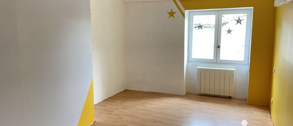 Maison de campagne 4 pièces de 90 m² à Rochechouart (87600)