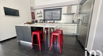 Maison 7 pièces de 218 m² à Castres-Gironde (33640)