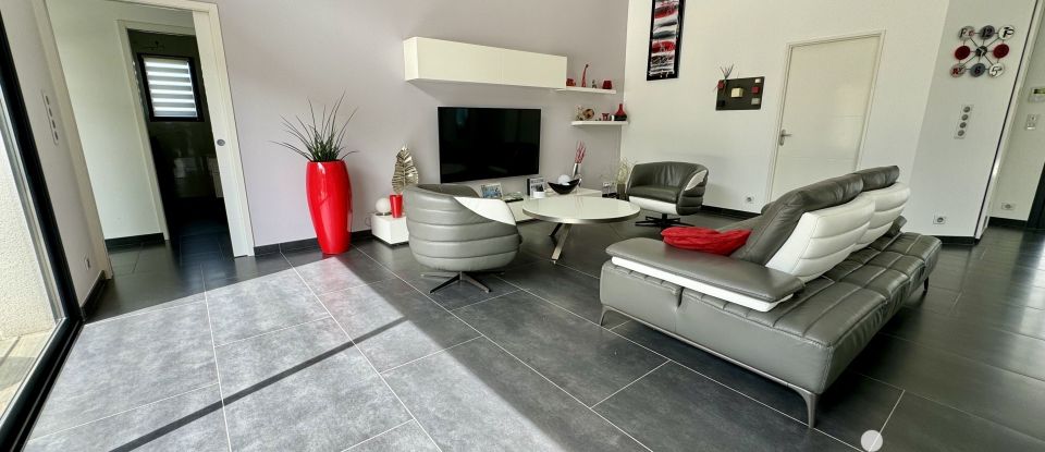 Maison 7 pièces de 218 m² à Castres-Gironde (33640)