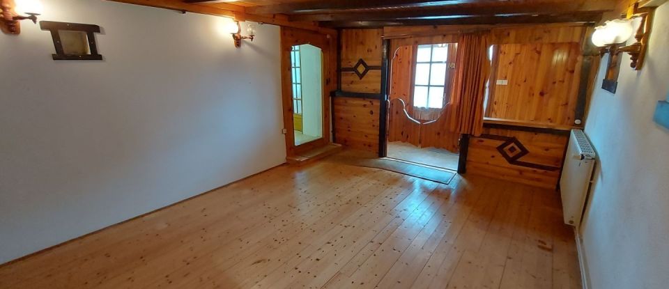 House 4 rooms of 108 m² in Arinthod (39240)