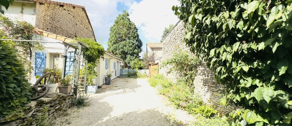 Maison 4 pièces de 183 m² à Saint-Saviol (86400)