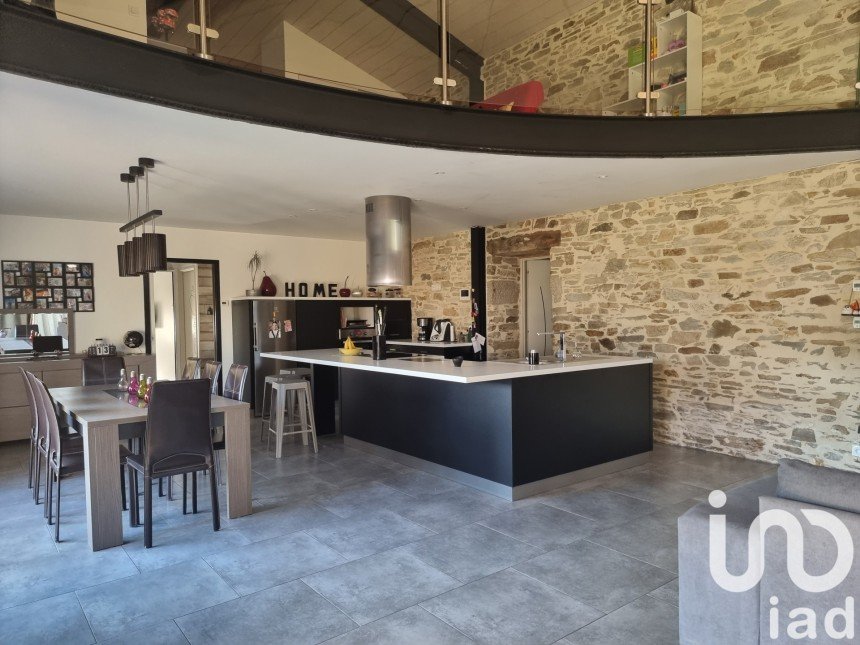 Maison 6 pièces de 165 m² à Montaigu (85600)