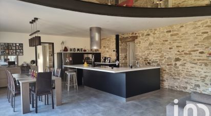 Maison 6 pièces de 165 m² à Montaigu (85600)