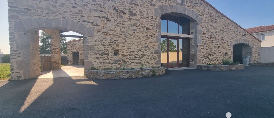 Maison 6 pièces de 165 m² à Montaigu (85600)