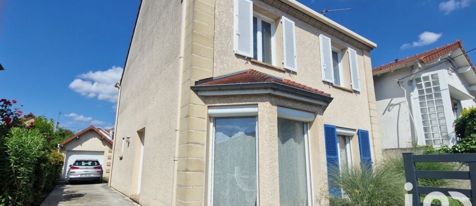 House 3 rooms of 122 m² in Saint-Prix (95390)