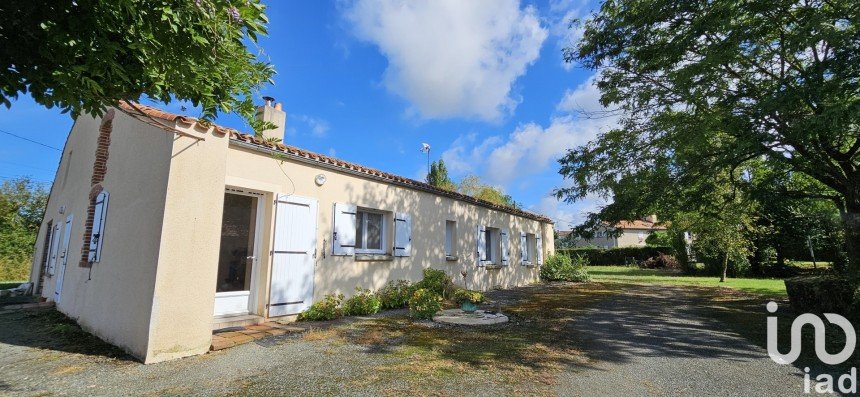 Barn conversion 4 rooms of 108 m² in Sainte-Cécile (85110)