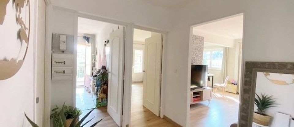 Apartment 3 rooms of 69 m² in Saint-Raphaël (83700)