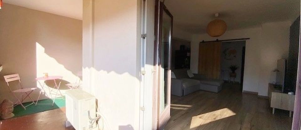 Apartment 3 rooms of 69 m² in Saint-Raphaël (83700)