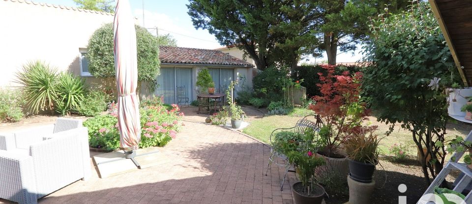 House 6 rooms of 185 m² in Villeneuve-la-Comtesse (17330)