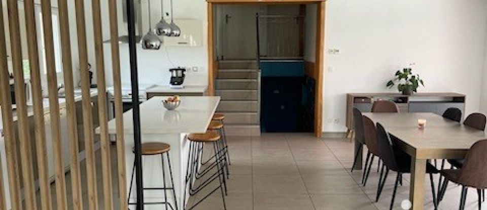 Maison 5 pièces de 103 m² à Chadeleuf (63320)