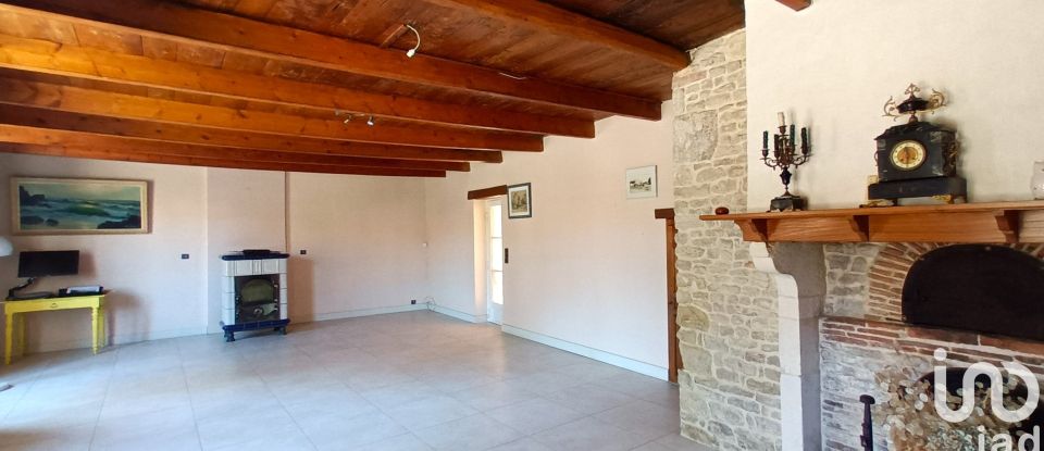 Maison de village 4 pièces de 120 m² à Longèves (17230)