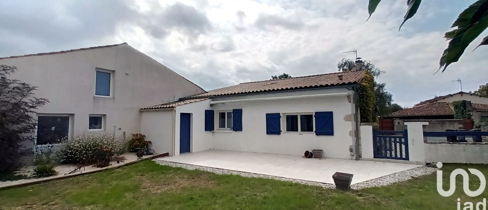 Maison de village 4 pièces de 120 m² à Longèves (17230)