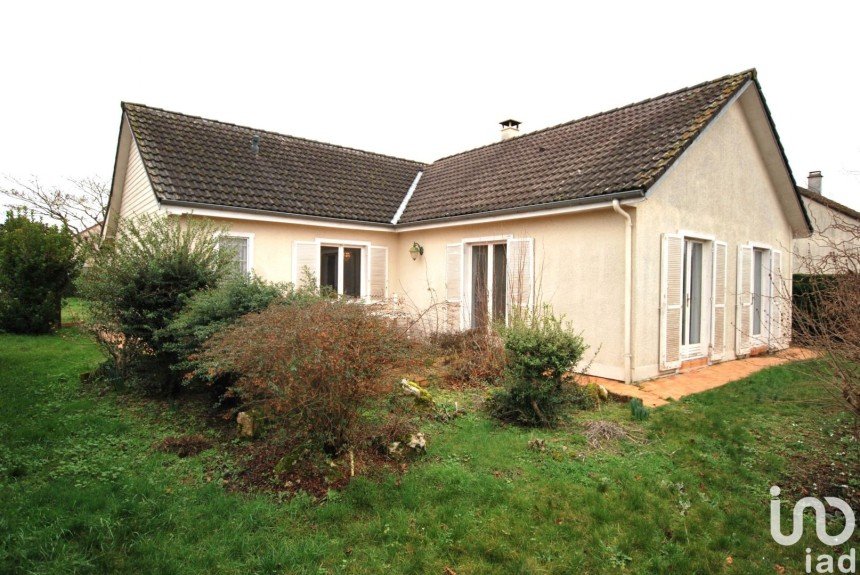 House 5 rooms of 113 m² in Ouzouer-sur-Trézée (45250)