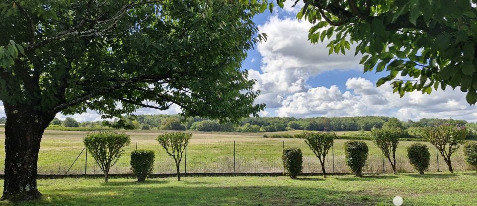 Maison 4 pièces de 100 m² à Bonneville-et-Saint-Avit-de-Fumadières (24230)