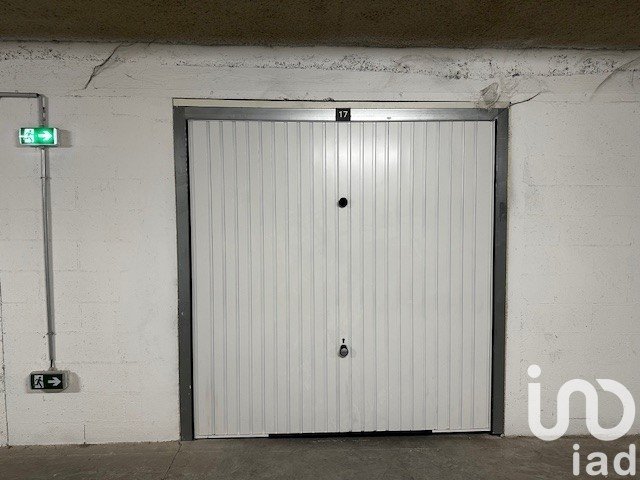 Parking/garage/box de 30 m² à Choisy-le-Roi (94600)