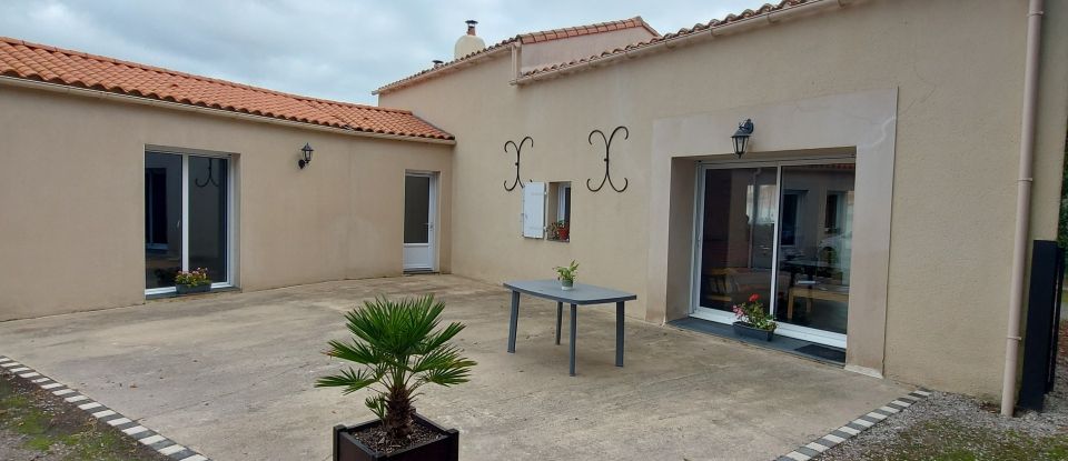 Maison 5 pièces de 119 m² à Bazoges-en-Paillers (85130)