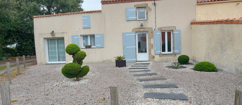 Maison 5 pièces de 119 m² à Bazoges-en-Paillers (85130)