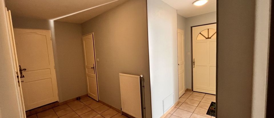 House 5 rooms of 120 m² in Bourbon-Lancy (71140)