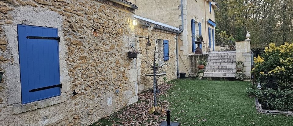 Maison 7 pièces de 195 m² à Lamonzie-Montastruc (24520)