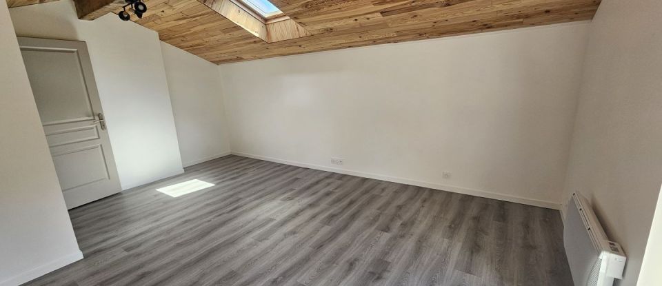 Maison 4 pièces de 109 m² à Creysse (24100)