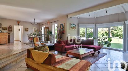 House 10 rooms of 267 m² in Feucherolles (78810)