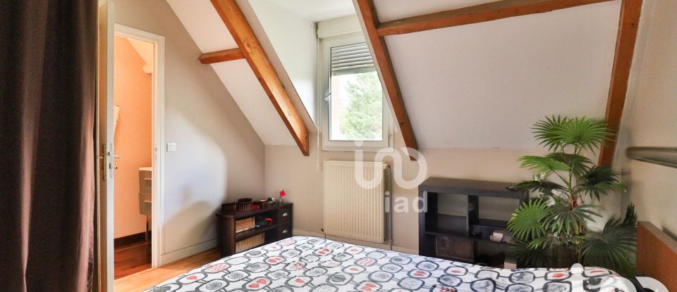 House 10 rooms of 267 m² in Feucherolles (78810)