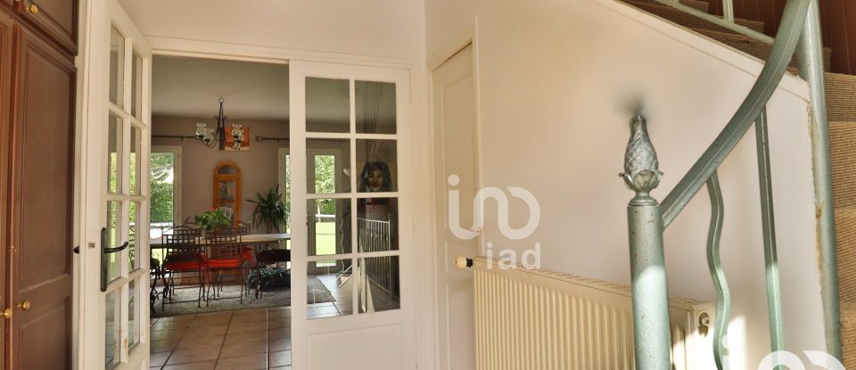 House 10 rooms of 267 m² in Feucherolles (78810)