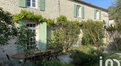 Village house 8 rooms of 240 m² in Thairé (17290)