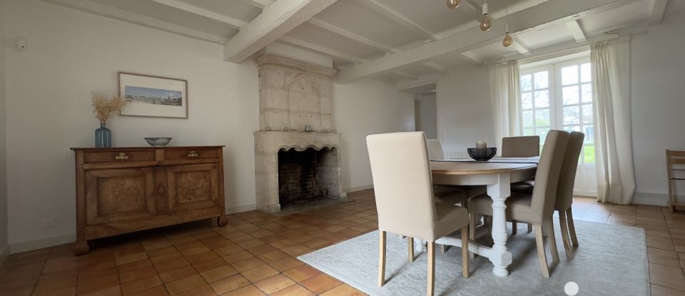 Village house 8 rooms of 240 m² in Thairé (17290)