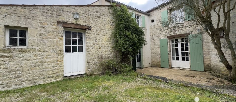 Maison de village 8 pièces de 240 m² à Thairé (17290)