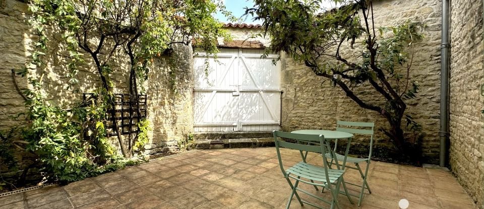 Village house 8 rooms of 240 m² in Thairé (17290)