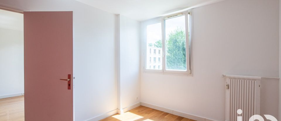 Apartment 4 rooms of 67 m² in Versailles (78000)