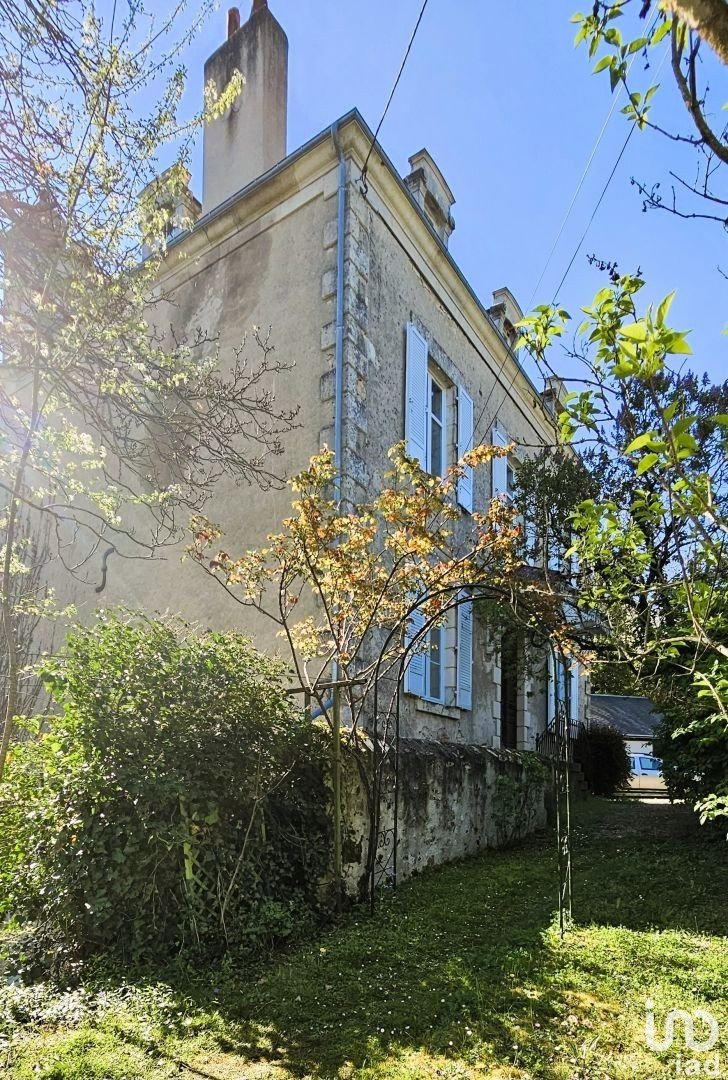 Maison 9 pièces de 242 m² à Le Pont-Chrétien-Chabenet (36800)