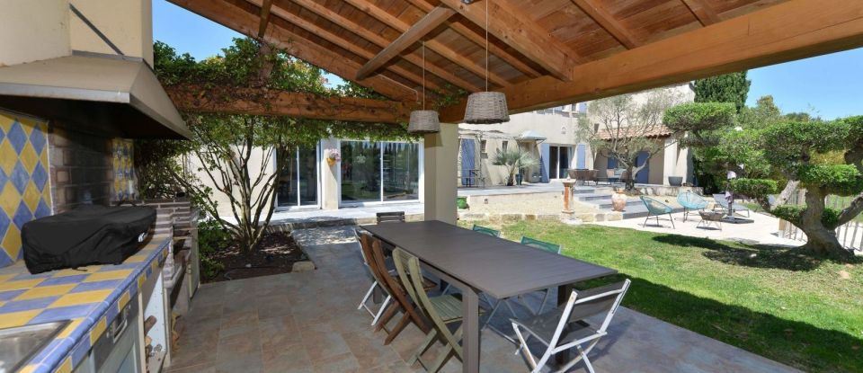 Maison 7 pièces de 251 m² à Arles (13200)