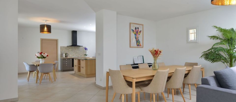 Maison 7 pièces de 251 m² à Arles (13200)