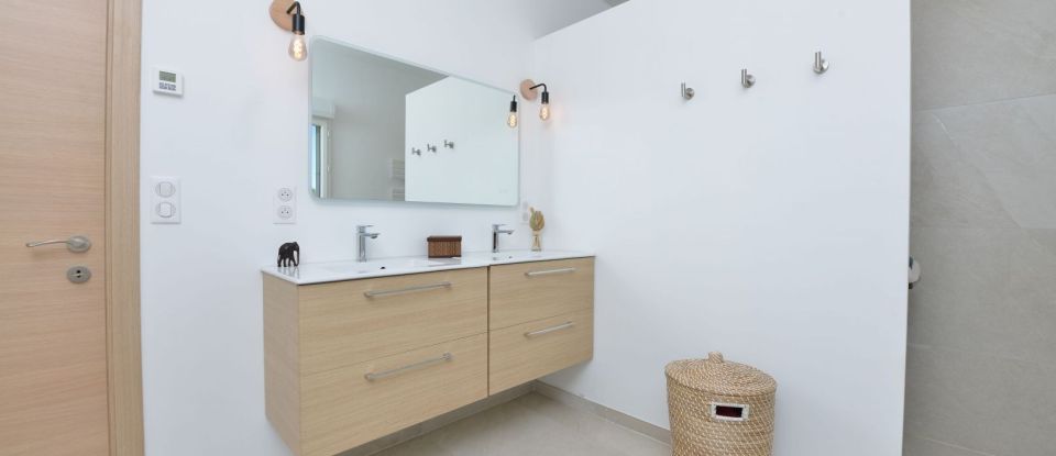 Maison 7 pièces de 251 m² à Arles (13200)