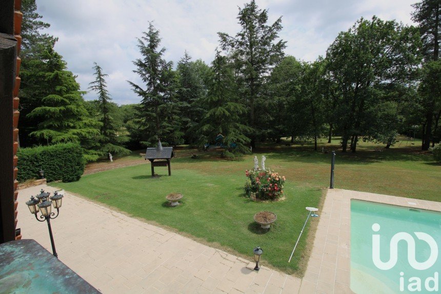 House 10 rooms of 350 m² in La Ferté-Saint-Cyr (41220)