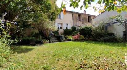 Townhouse 5 rooms of 200 m² in Saint-Jean-d'Angély (17400)