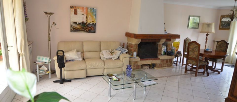 House 6 rooms of 122 m² in Saint-Arnoult-en-Yvelines (78730)