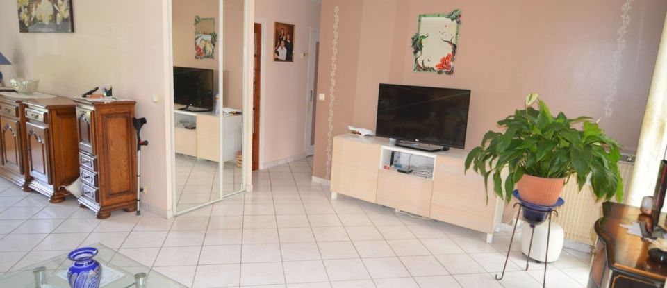 House 6 rooms of 122 m² in Saint-Arnoult-en-Yvelines (78730)