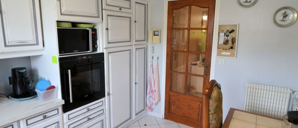 House 6 rooms of 122 m² in Saint-Arnoult-en-Yvelines (78730)