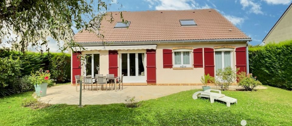 Maison traditionnelle 7 pièces de 159 m² à Ozoir-la-Ferrière (77330)