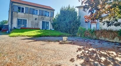 Traditional house 7 rooms of 158 m² in Saint-André-Goule-d'Oie (85250)