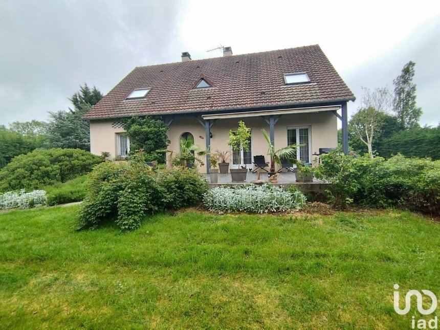 Traditional house 6 rooms of 146 m² in Joué-du-Bois (61320)