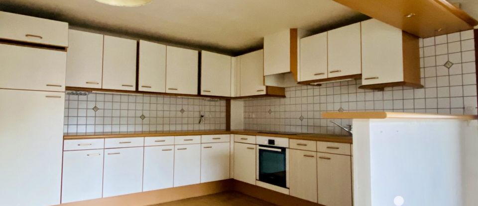 Apartment 4 rooms of 118 m² in Sergy (01630)